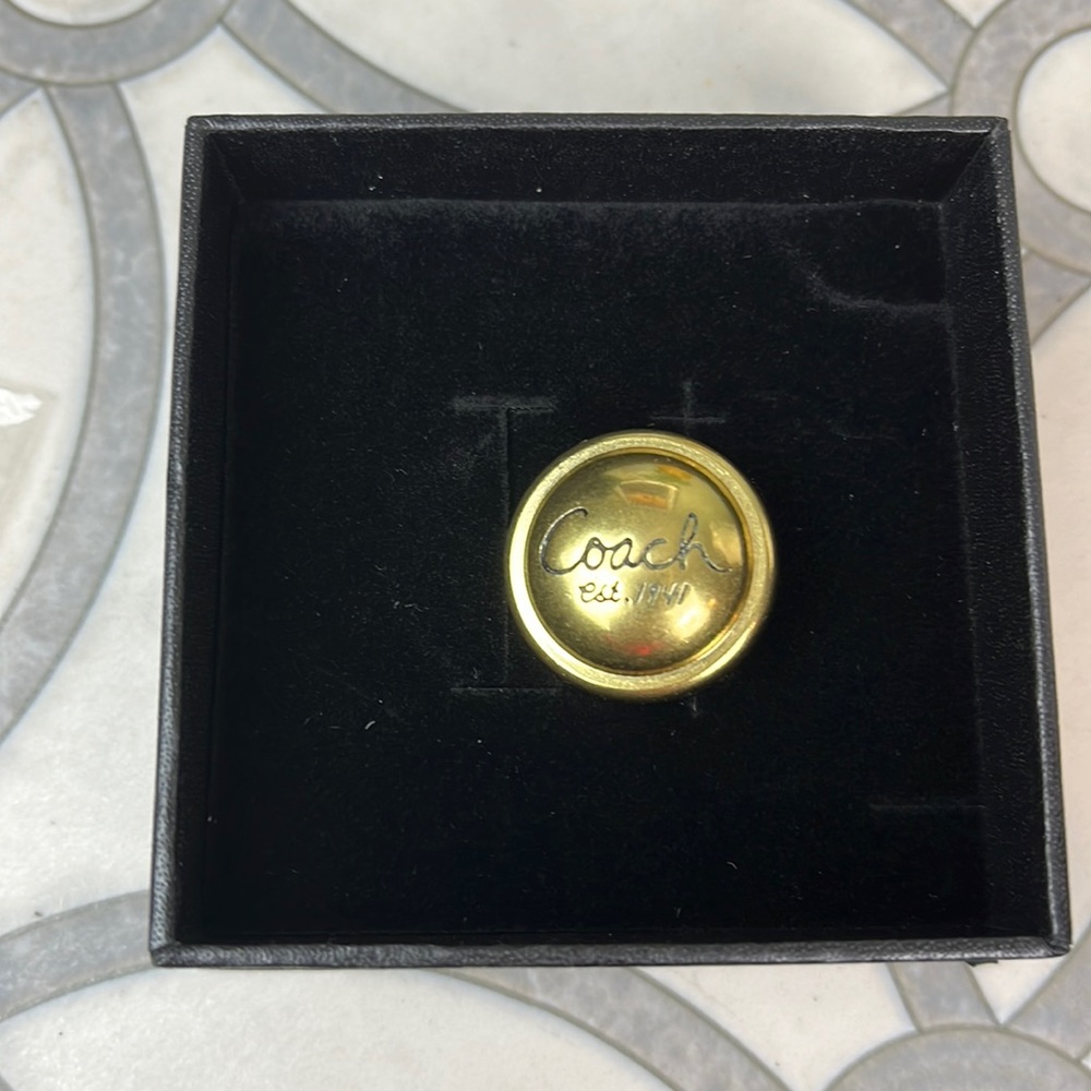 Coach button